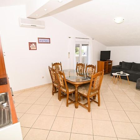 Apartmani Adria Trogir Exteriör bild