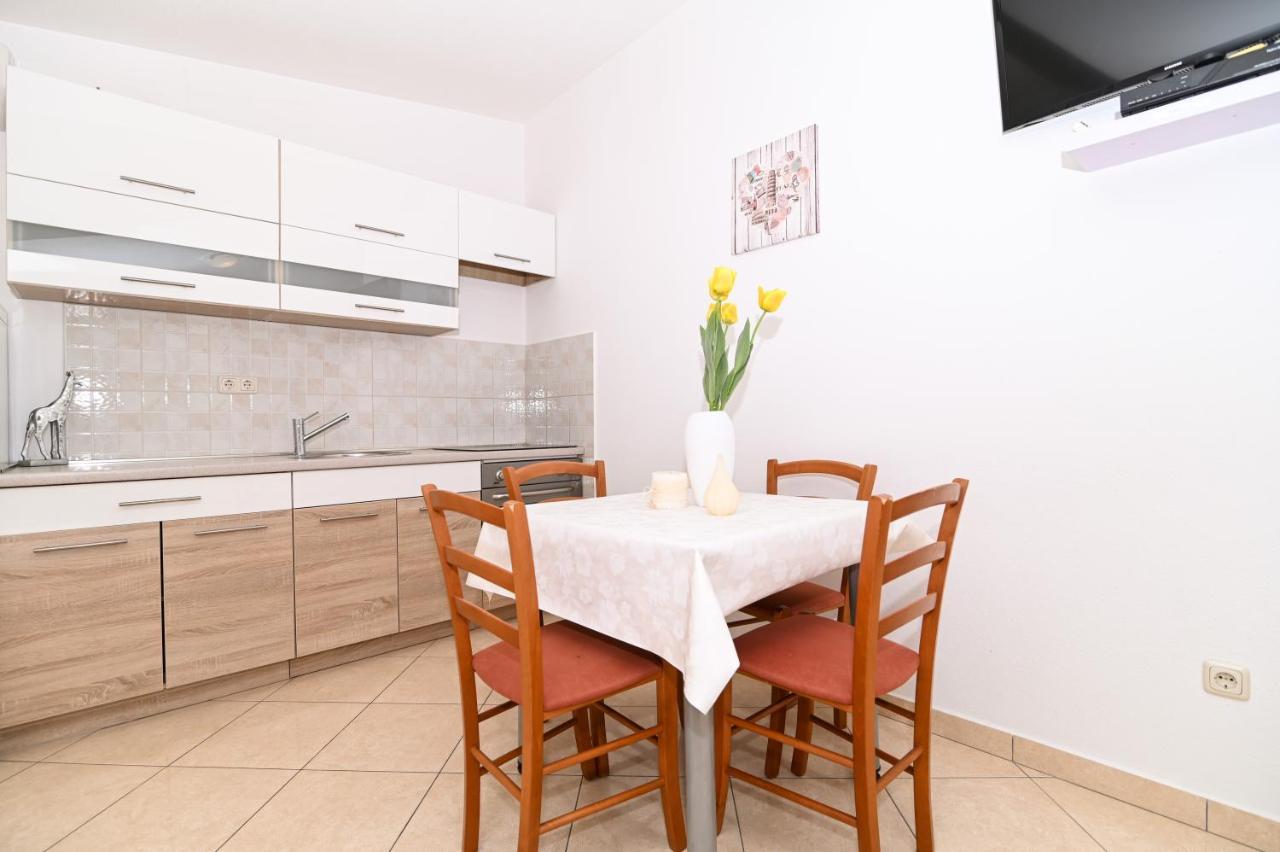 Apartmani Adria Trogir Exteriör bild