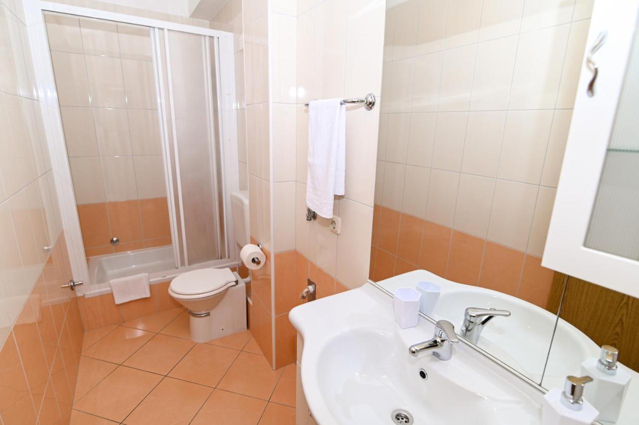 Apartmani Adria Trogir Exteriör bild