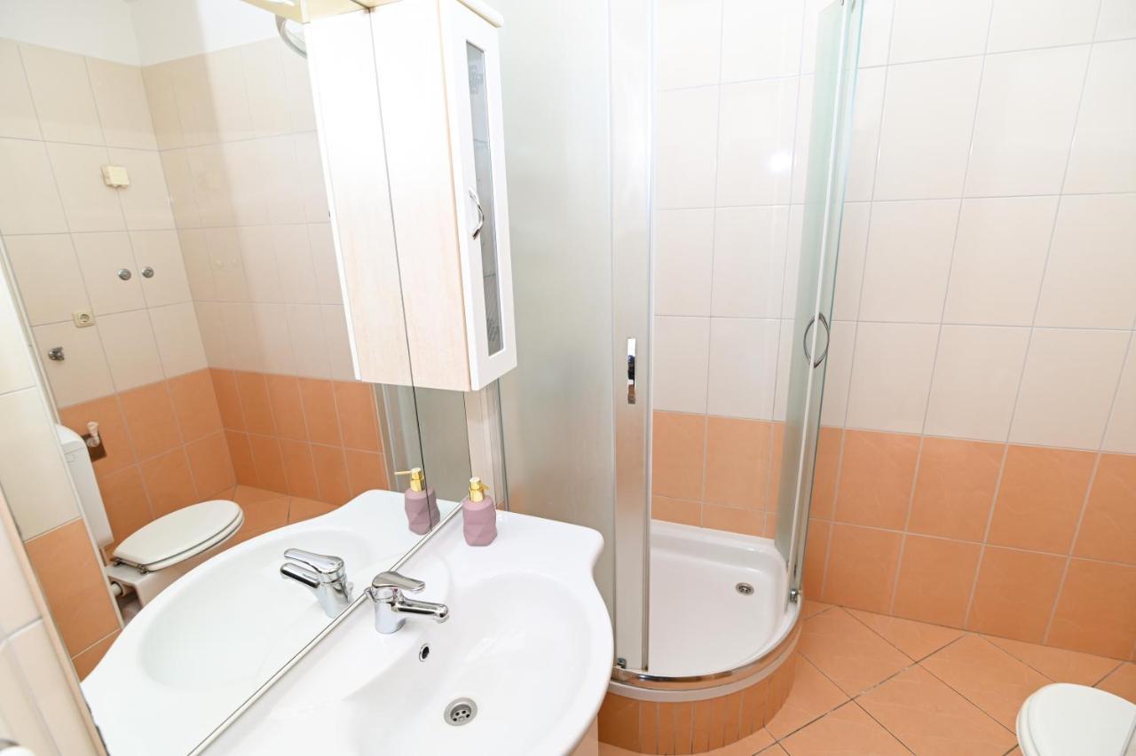 Apartmani Adria Trogir Exteriör bild